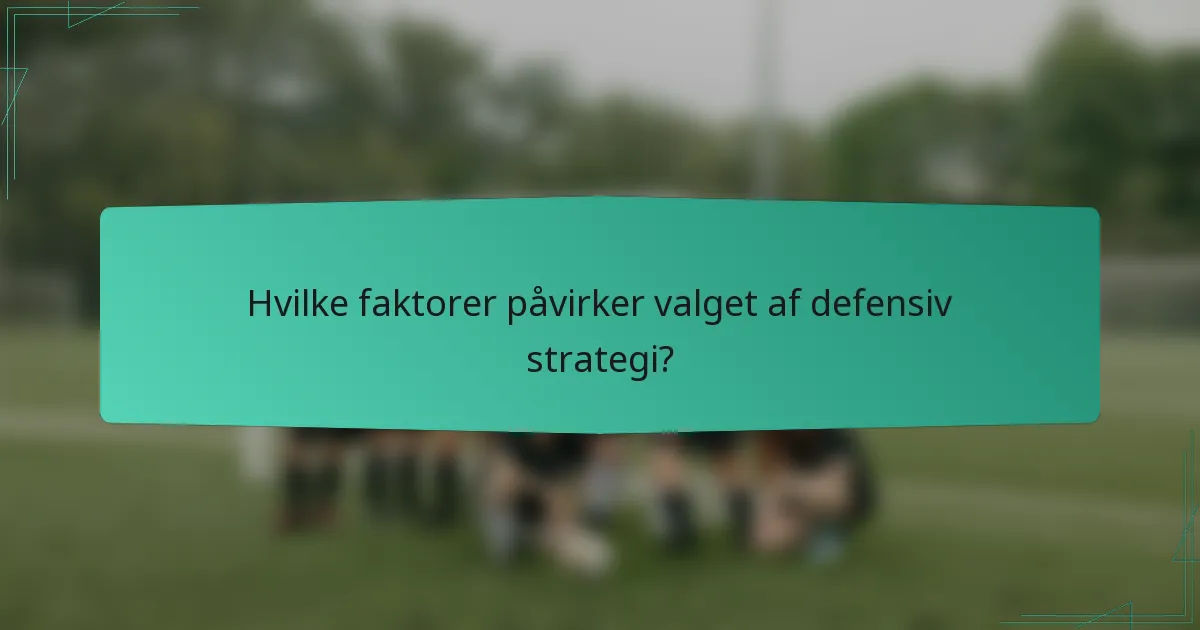 Hvilke faktorer påvirker valget af defensiv strategi?